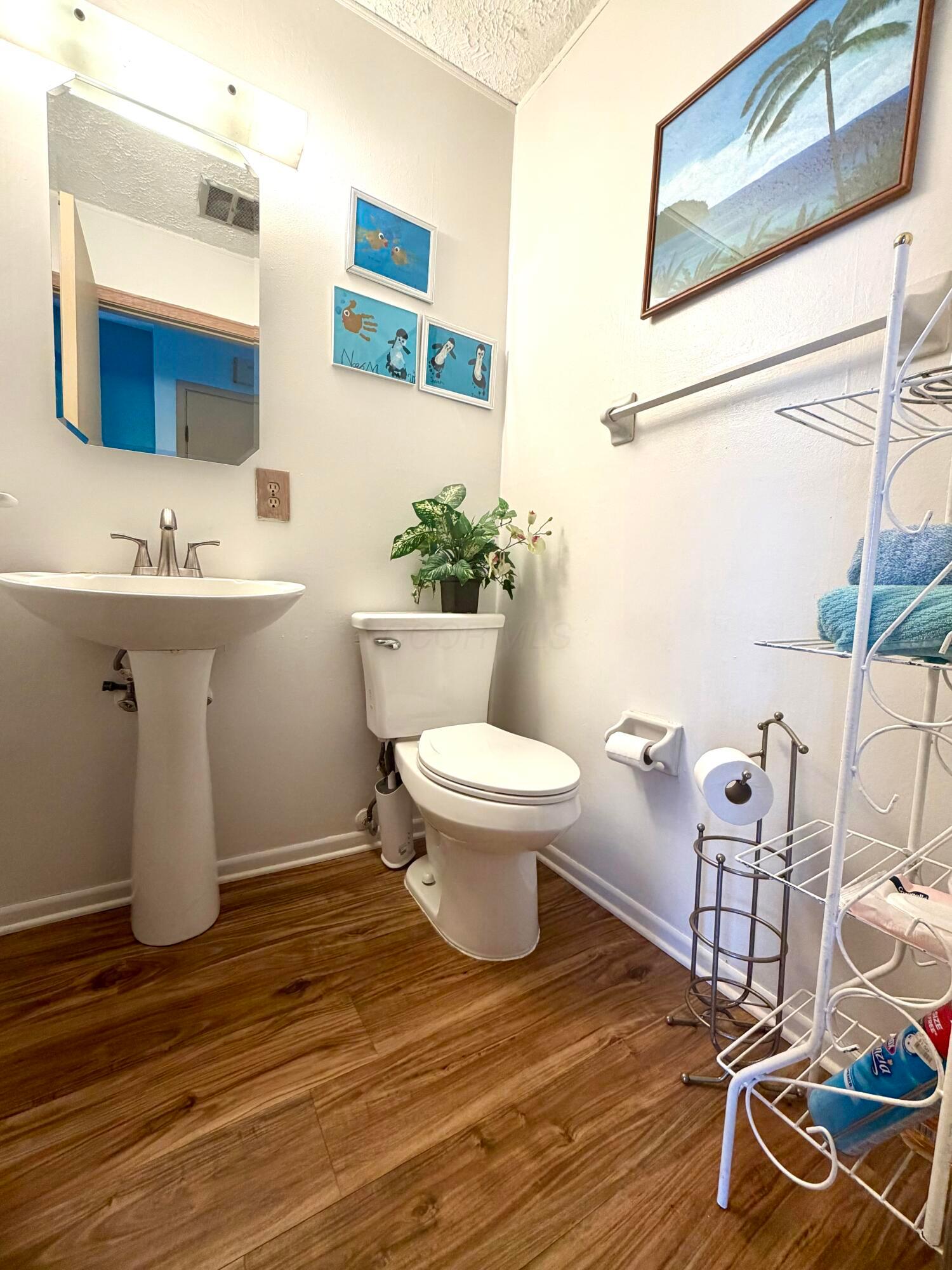 2215 Noe Bixby Road Columbus, OH 43232 - Photo 8 of 26 Updated half bath on entry level