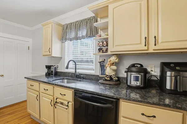$410,000 | 23 Dryden Street, Worcester, MA 01605