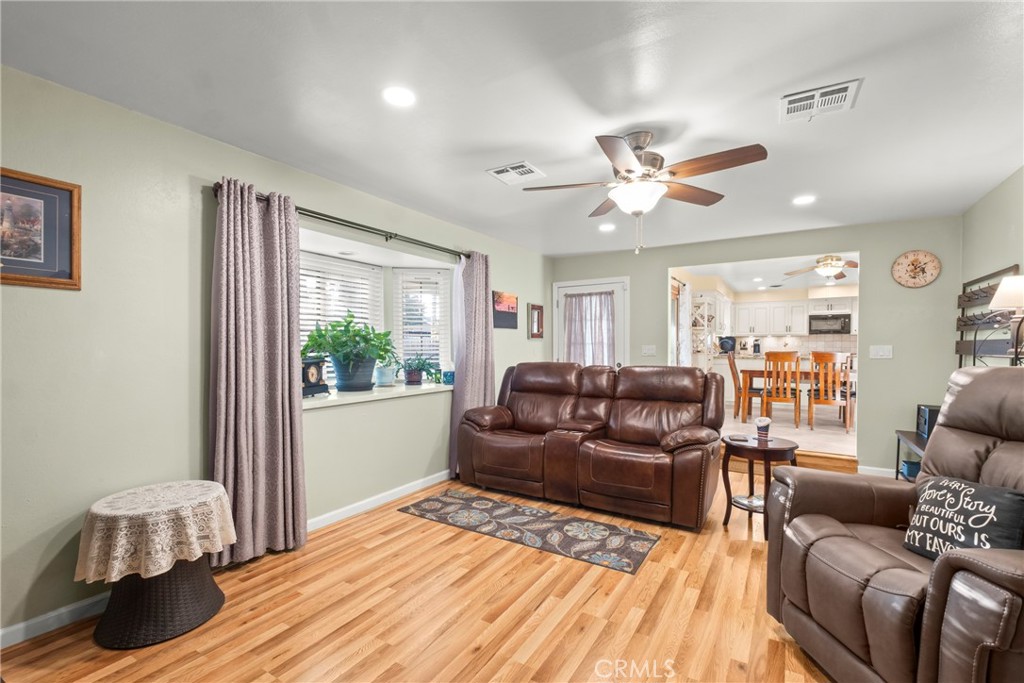 705 Elm Street Tehachapi, CA 93561 - Photo 12 of 26