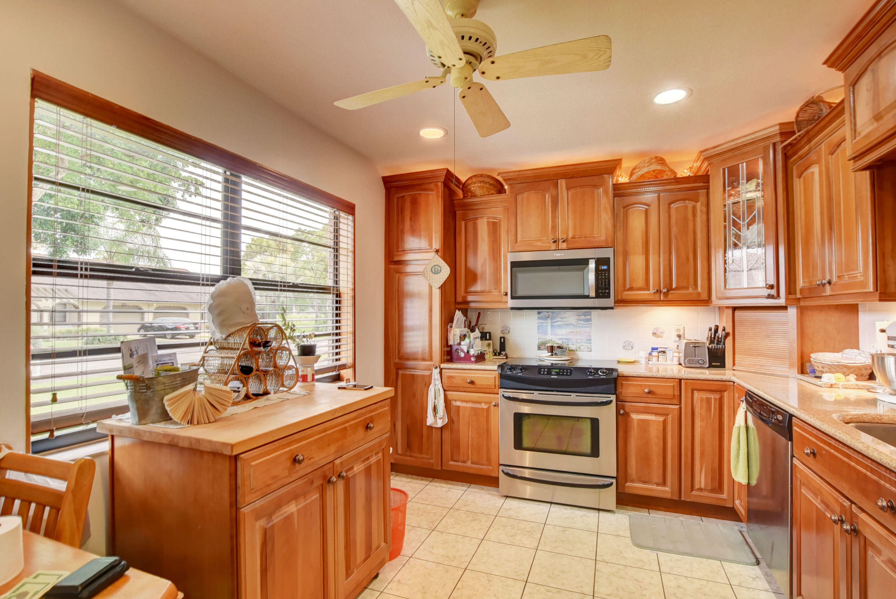 8949 Southwest 22nd Street, Unit A Boca Raton, FL 33433 - Photo 4 of 30 08_ebf_4759and4more