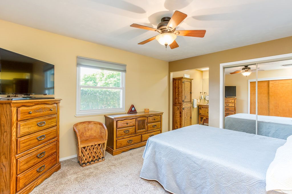 3596 G Road Palisade, CO 81526 - Photo 10 of 42 a bedroom with a bed and a flat screen tv