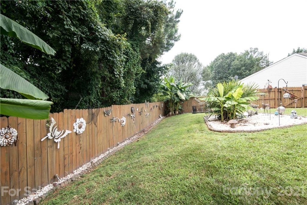 11427 Gold Pan Road Charlotte, NC 28215 - Photo 33 of 34 a view of a garden