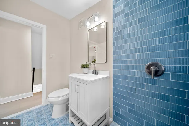 $1,150,000 | 1404 North Powhatan Street, Arlington, VA 22205