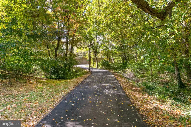 $1,150,000 | 1404 North Powhatan Street, Arlington, VA 22205