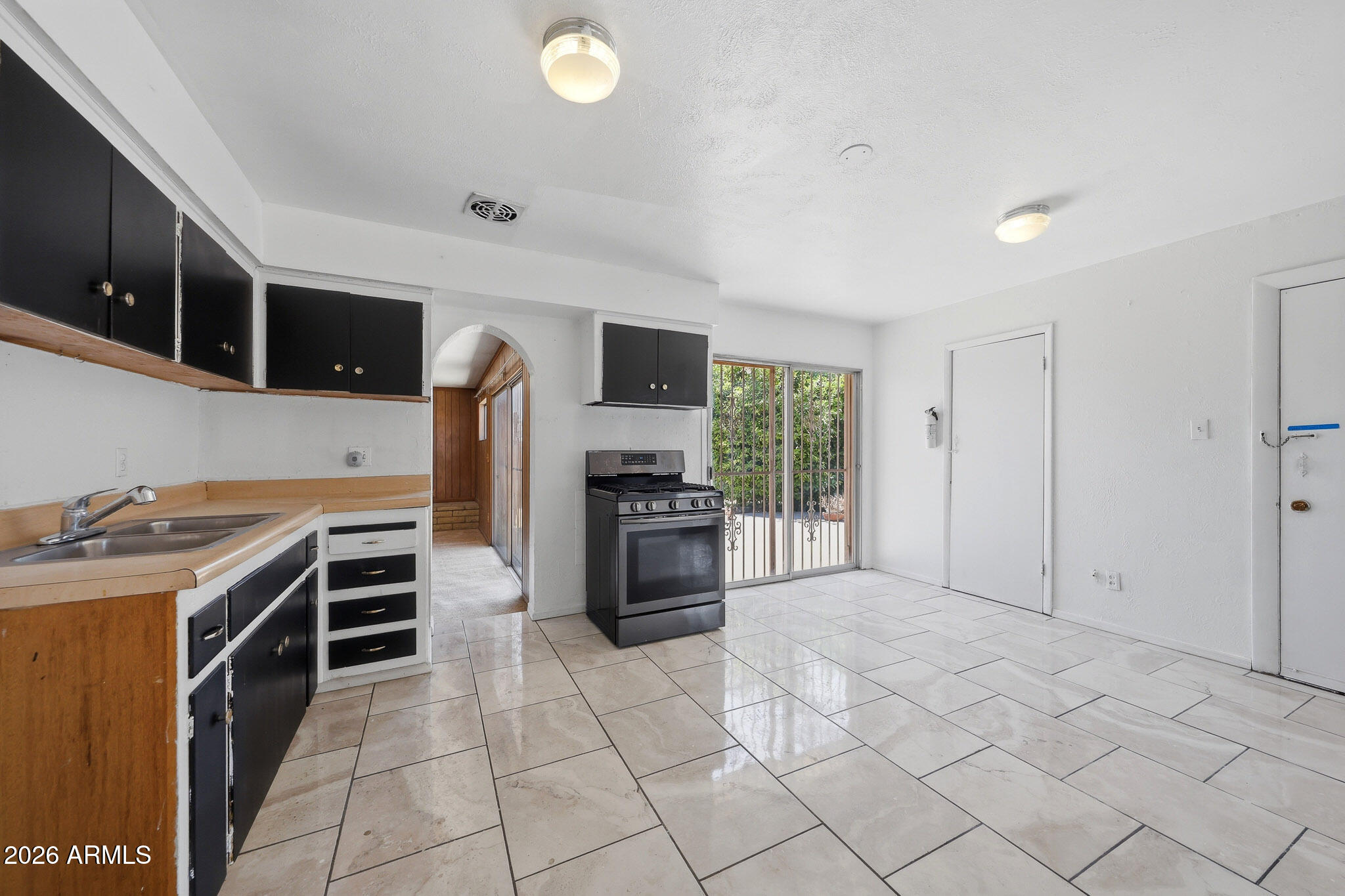 6541 West Osborn Road Phoenix, AZ 85033 - Photo 16 of 37