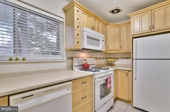 11612 Vantage Hill Road, Unit 12B Reston, VA 20190 - Photo 3 of 14 Gallery Image 3