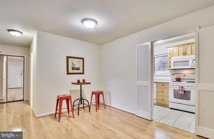 11612 Vantage Hill Road, Unit 12B Reston, VA 20190 - Photo 4 of 14 Gallery Image 4