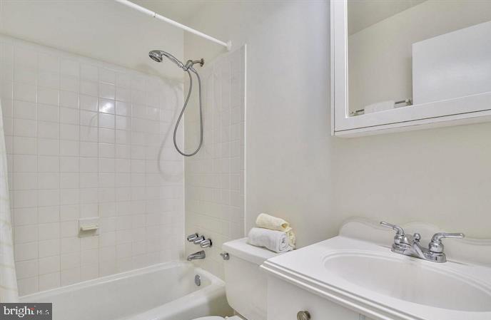 11612 Vantage Hill Road, Unit 12B Reston, VA 20190 - Photo 9 of 14 Gallery Image 9