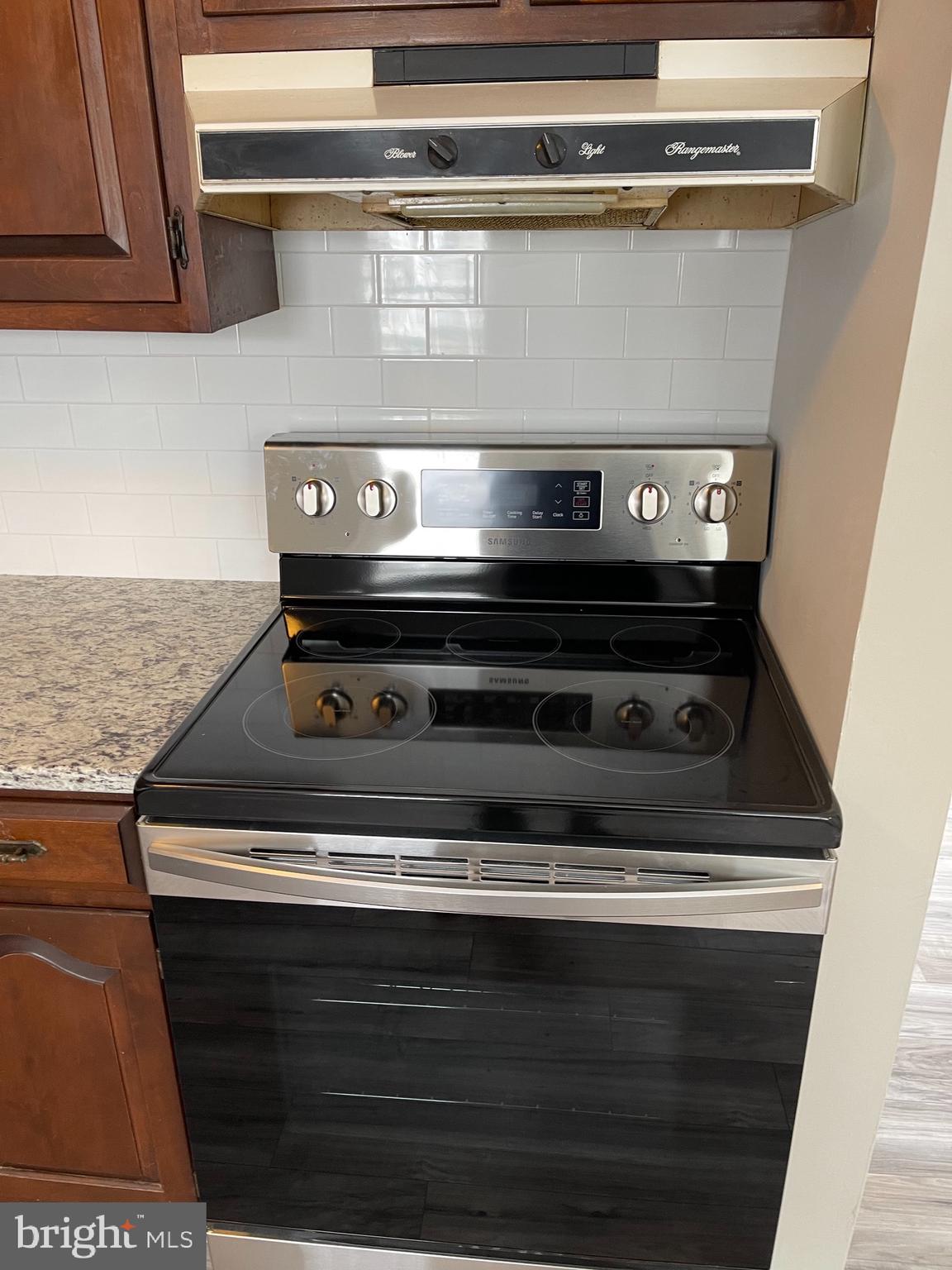 135 Garrett Road Newark, DE 19713 - Photo 15 of 32 a stove top oven sitting inside of a kitchen