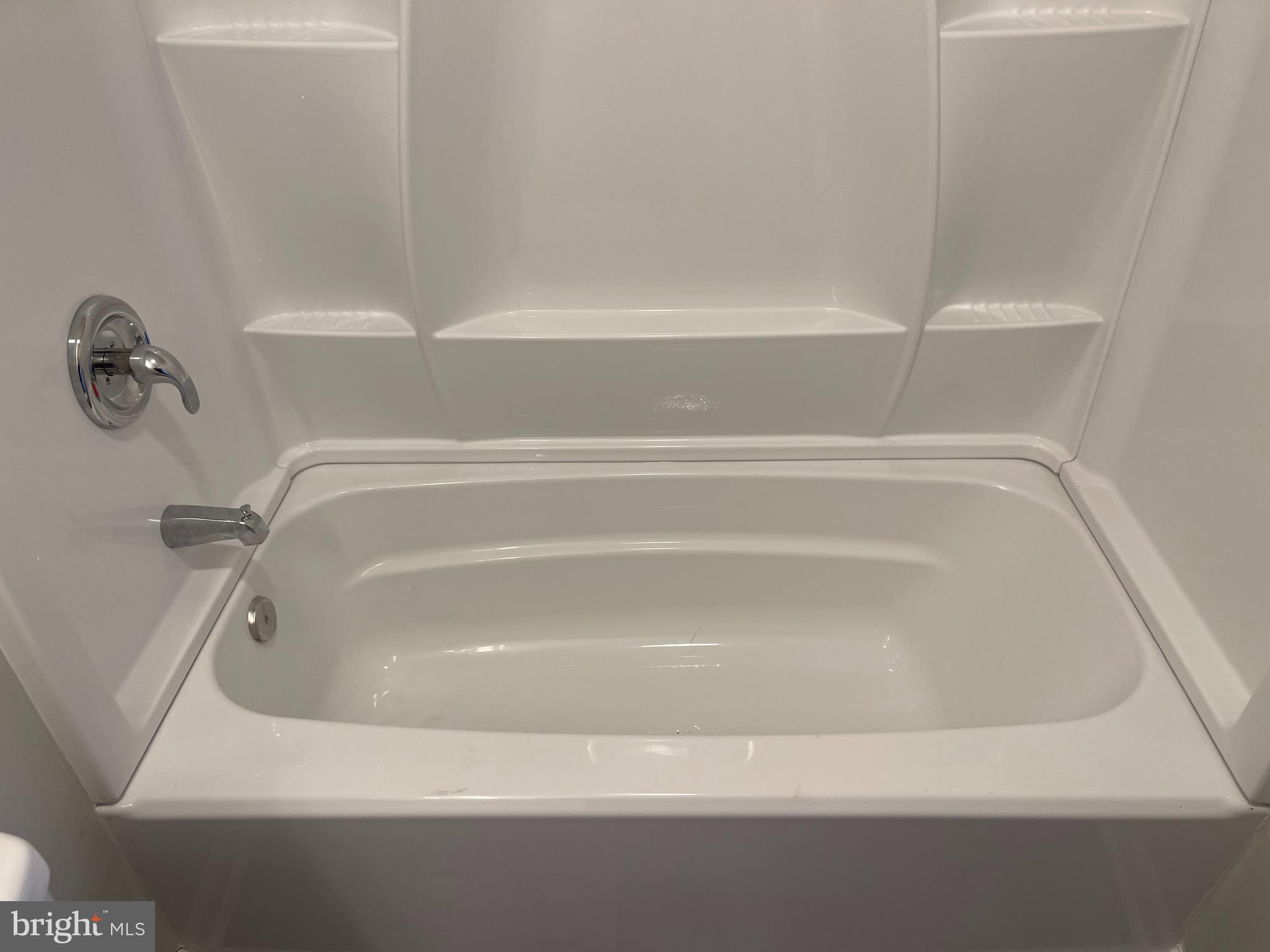 135 Garrett Road Newark, DE 19713 - Photo 20 of 32 a close up view of bathtub