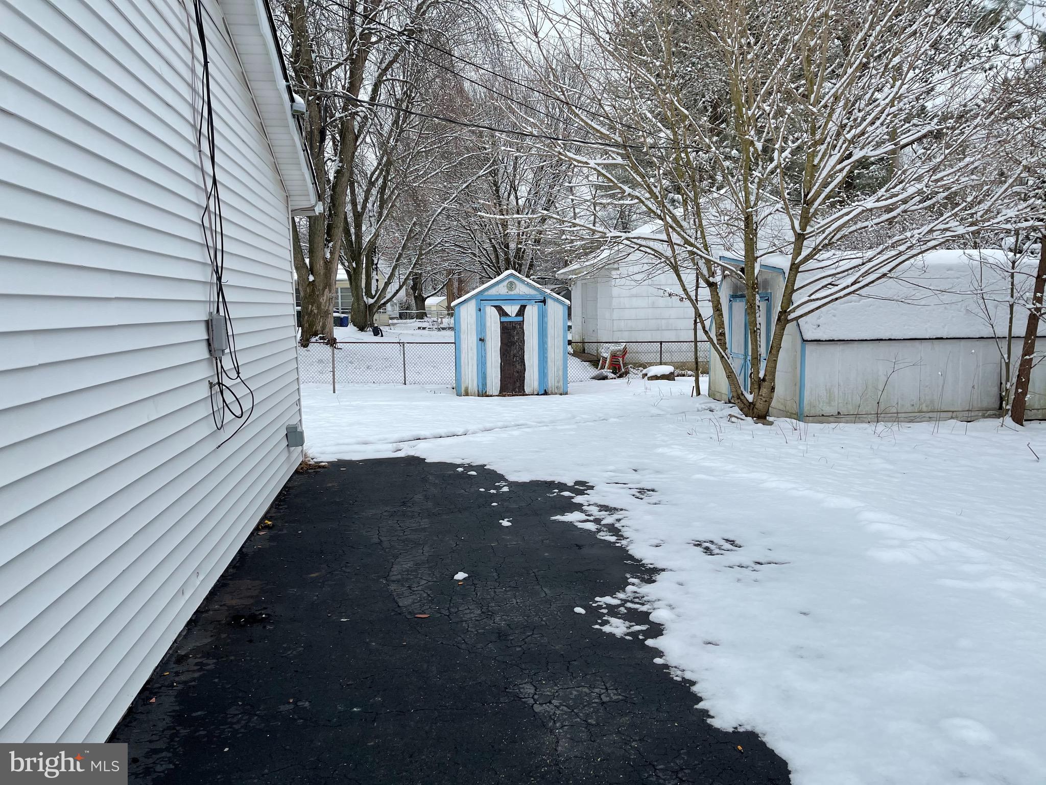 135 Garrett Road Newark, DE 19713 - Photo 31 of 32 a view of a yard covered in snow