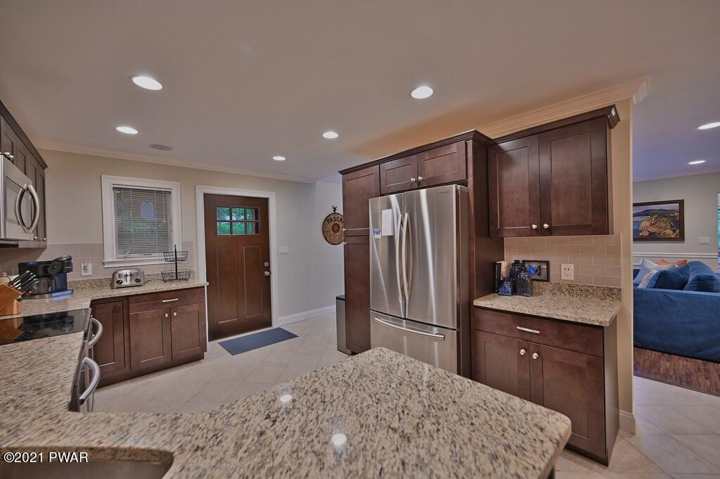 27 Roamingwood Road Lake Ariel, PA 18436 - Photo 20 of 105