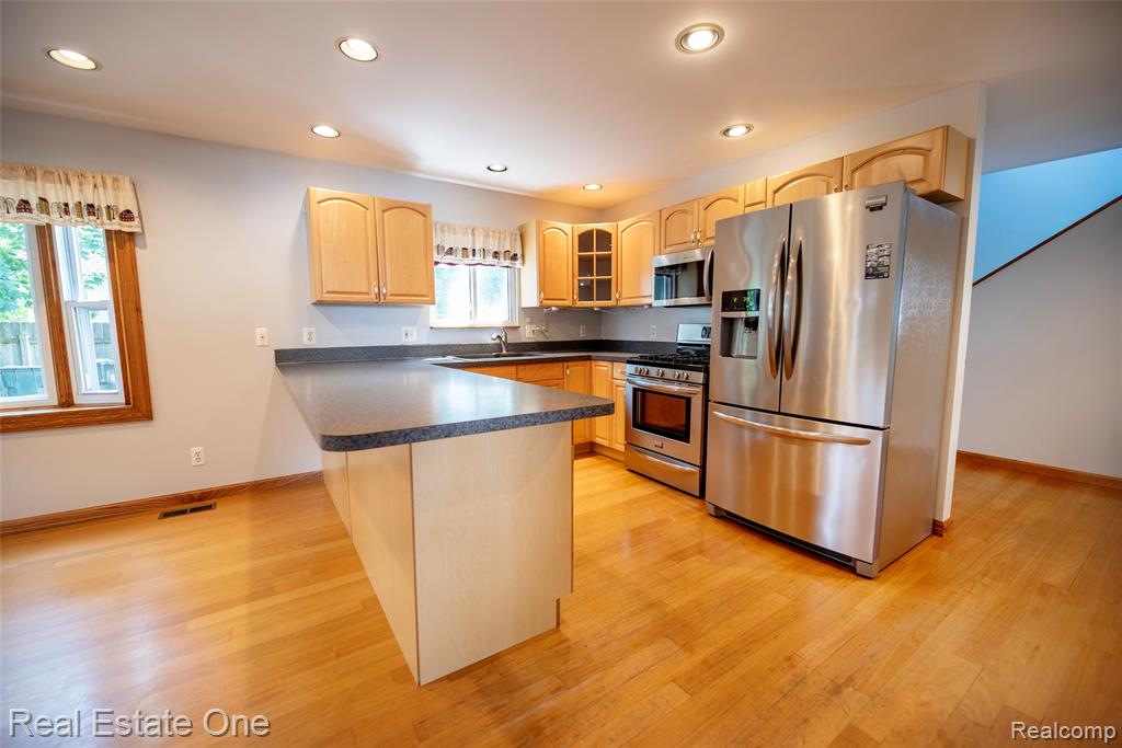 3180 Eastwood Drive Rochester, MI 48309 - Photo 8 of 45