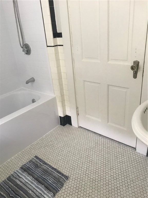 239 West Main Road Middletown, RI 02842 - Photo 27 of 50