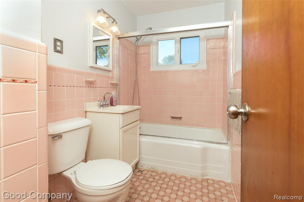 2103 Leitch Road Ferndale, MI 48220 - Photo 15 of 32