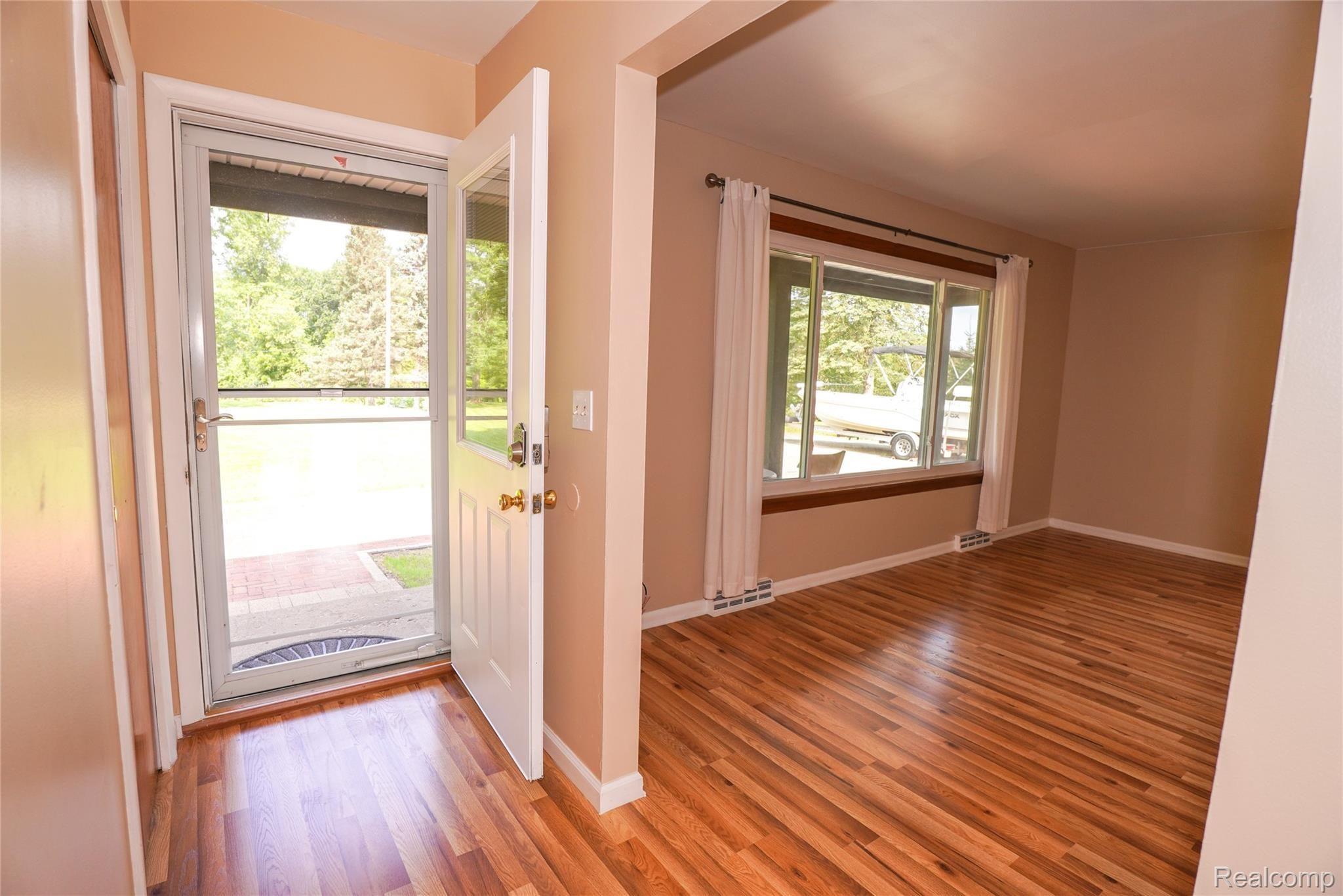 3911 Allen Road Ortonville, MI 48462 - Photo 12 of 36 Entrance, New Flooring!