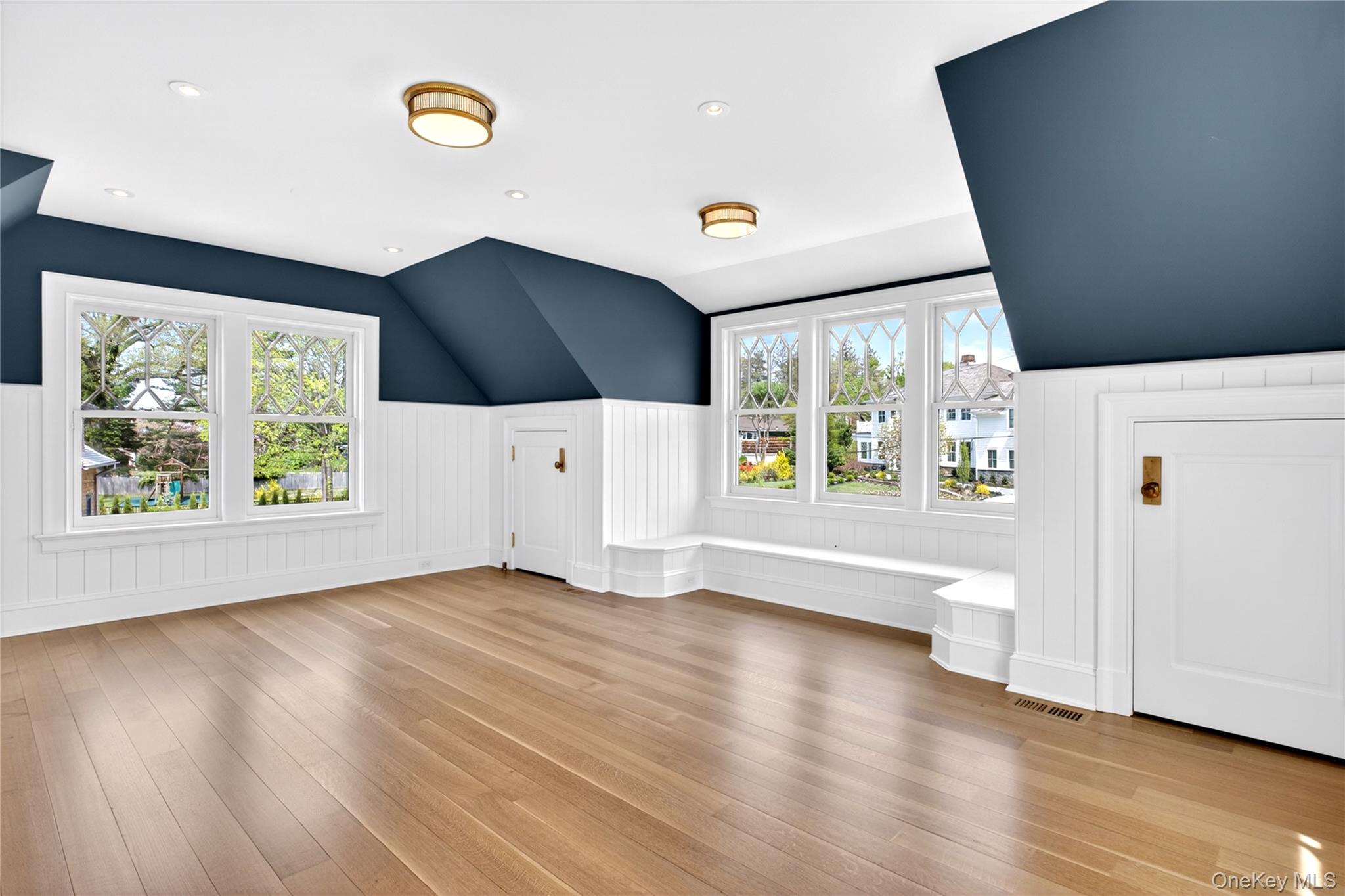 71 Lake Road Manhasset, NY 11030 - Photo 39 of 46