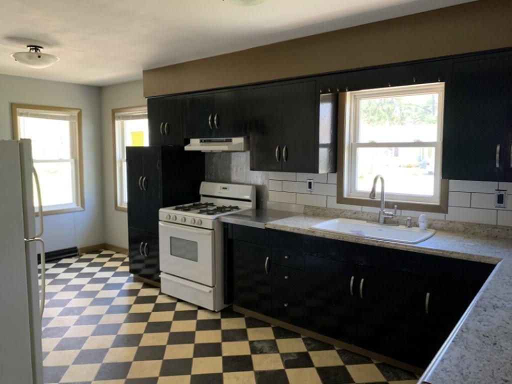 921 Andree Road Muskegon, MI 49445 - Photo 4 of 36 4