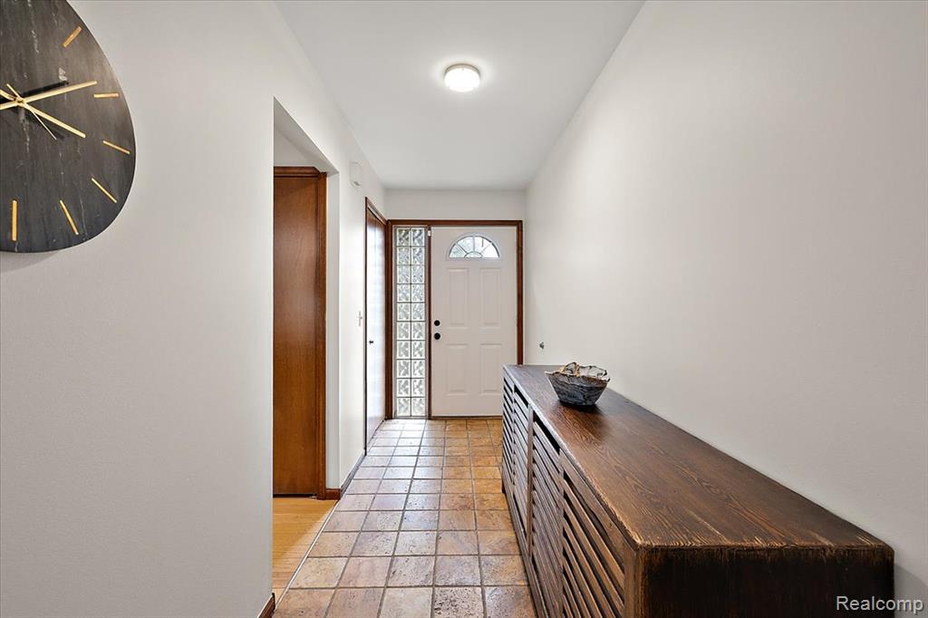 51604 Base Street New Baltimore, MI 48047 - Photo 5 of 47 Gallery Image 5