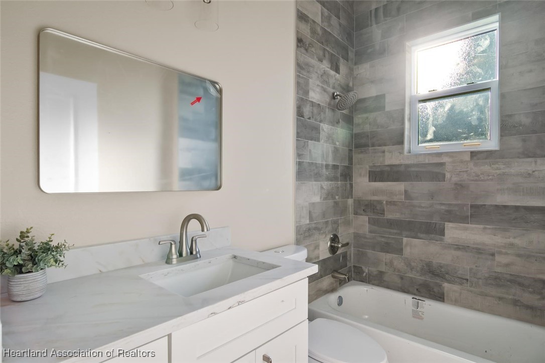 8300 Granada Road Sebring, FL 33876 - Photo 24 of 50 GUEST BATHROOM WITH TUB AND SHOWER