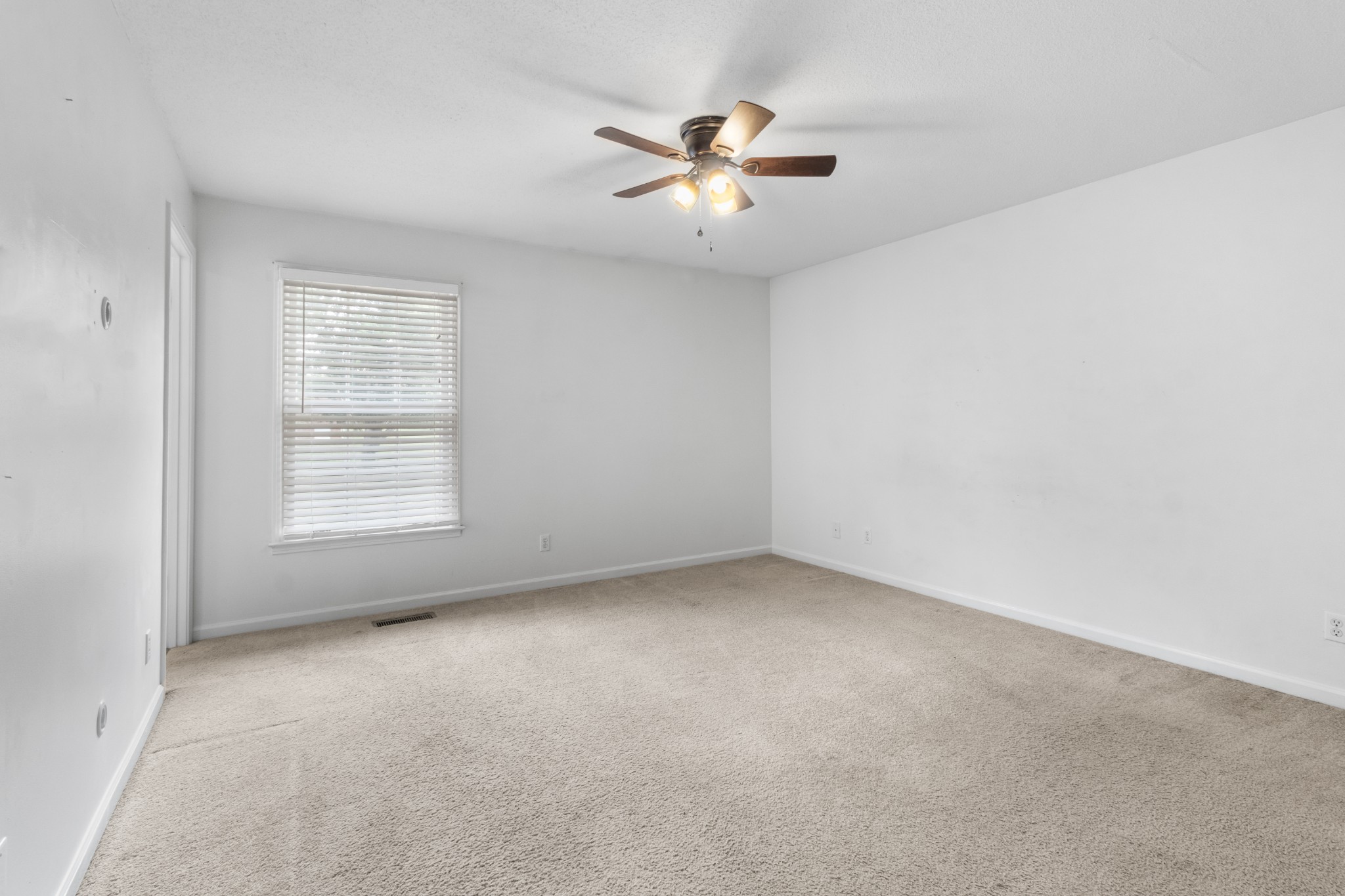 521 Sango Road Clarksville, TN 37043 - Photo 19 of 46 an empty room with a window and a ceiling fan