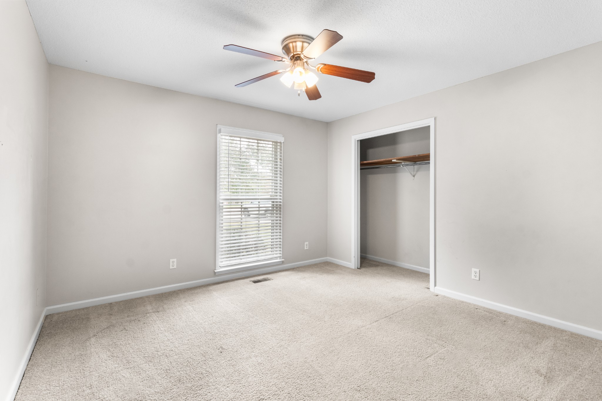 521 Sango Road Clarksville, TN 37043 - Photo 26 of 46 an empty room with chandelier fan and windows