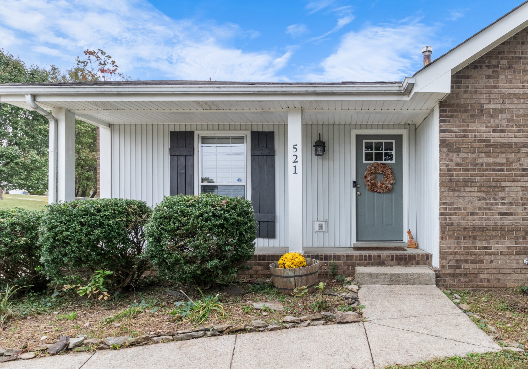 521 Sango Road Clarksville, TN 37043 - Photo 4 of 46 a view of a entryway front of house