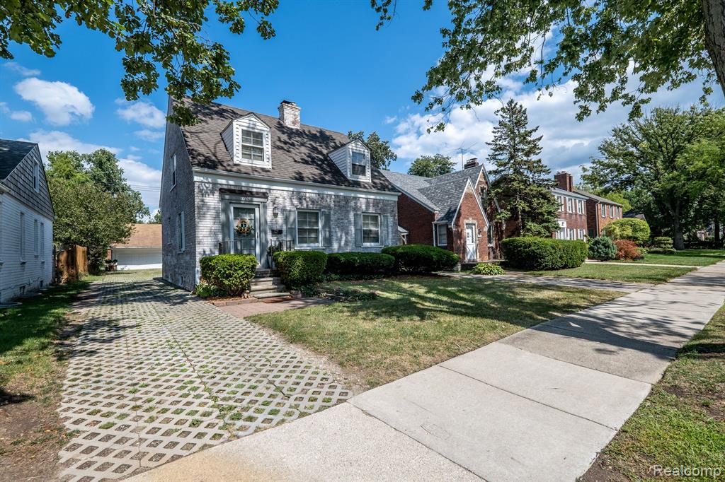 1776 Hampton Road Grosse Pointe Woods, MI 48236 - Photo 4 of 45
