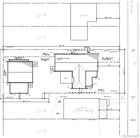 a black and white photo of a white and white wall