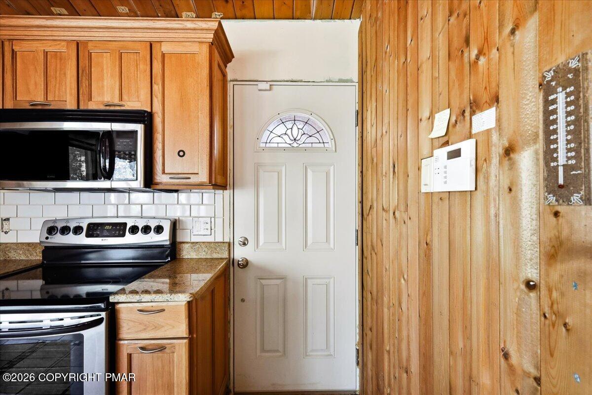 166 Pheasant Run Bushkill, PA 18324 - Photo 8 of 37 27-Photo-26