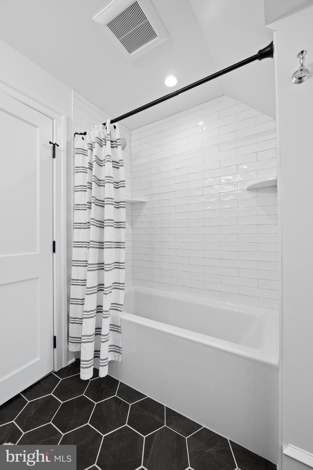 200 Hilldale Road, Unit 1 Villanova, PA 19085 - Photo 51 of 58 a bathroom with a bathtub