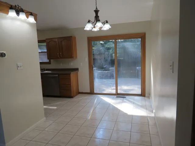 $260,000 | 274 East 34th Street, Steger, IL 60475