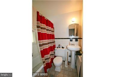 4511 Fairfax Road Baltimore, MD 21216 - Photo 9 of 12 Bath (Master)