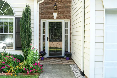 $425,000 | 4544 Dilford Drive, Raleigh, NC 27604