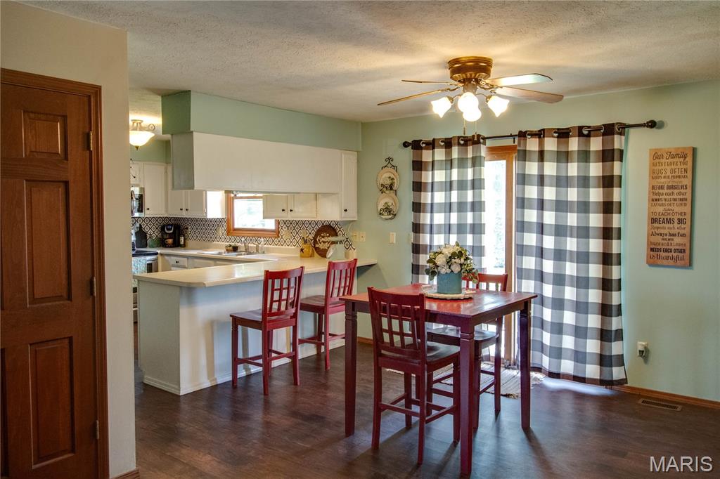 1217 West County Road Jerseyville, IL 62052 - Photo 8 of 35