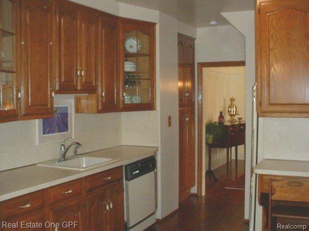 475 Kerby Road Grosse Pointe, MI 48236 - Photo 6 of 13 Kitchen