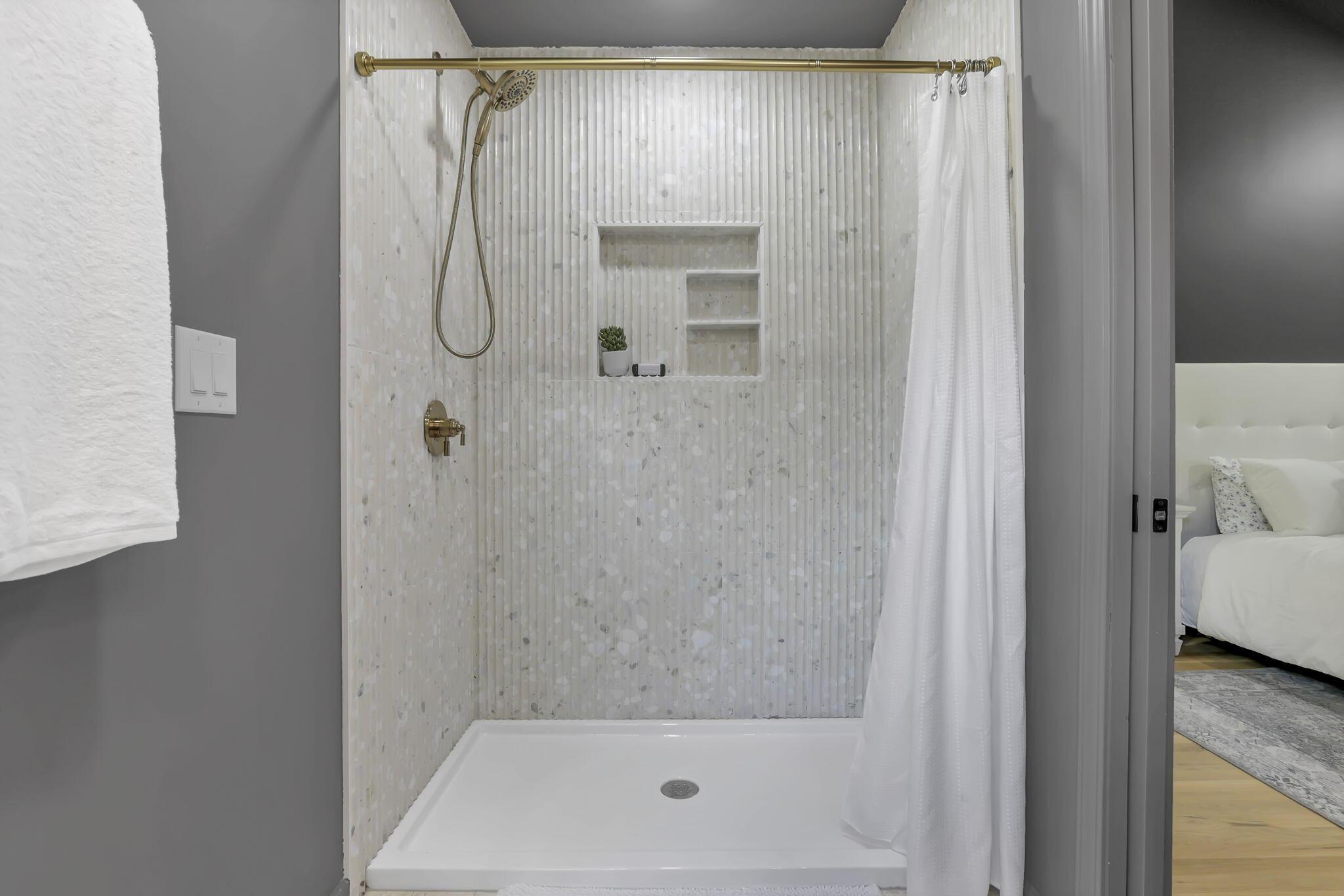 1285 Kingsgate Road Columbus, OH 43221 - Photo 25 of 50 Primary shower