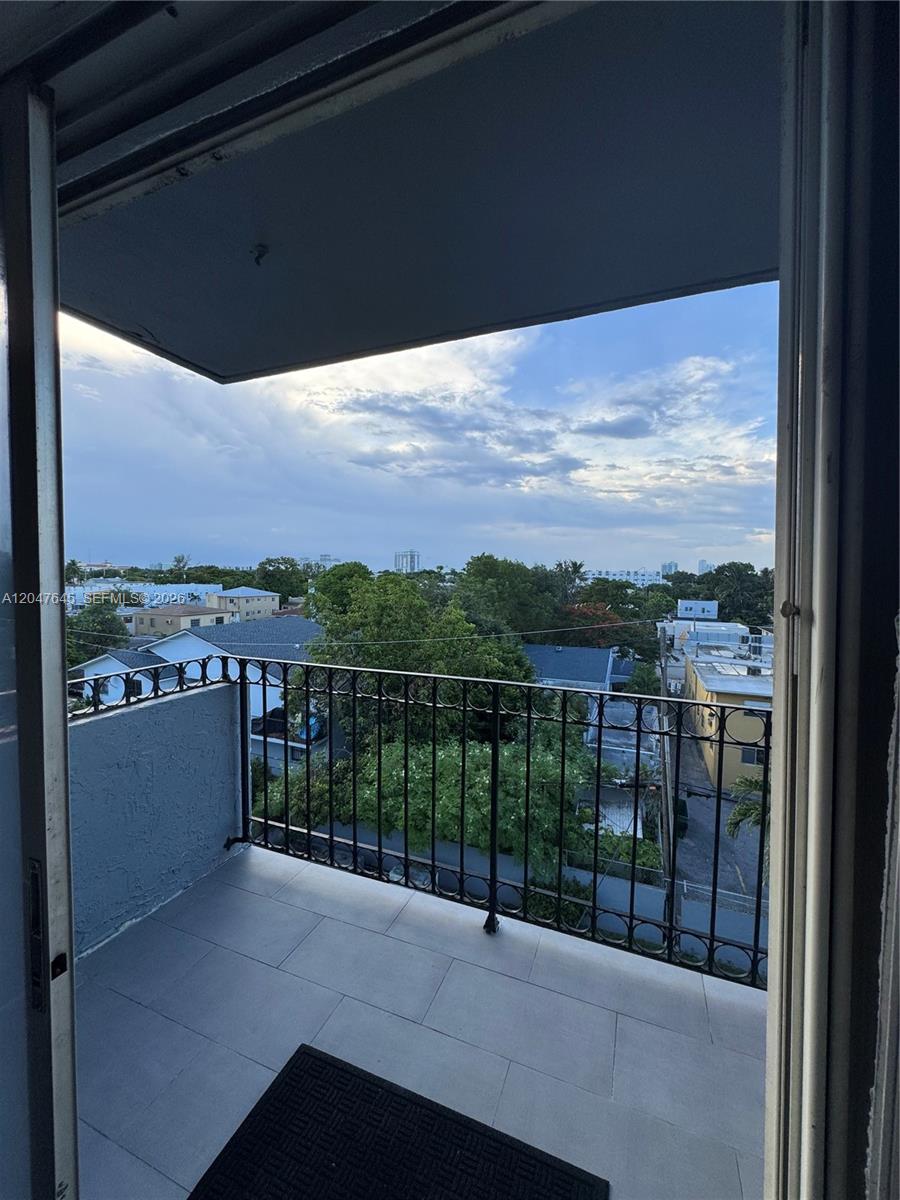 1933 Southwest 7th Street, Unit 504 Miami, FL 33135 - Photo 24 of 37