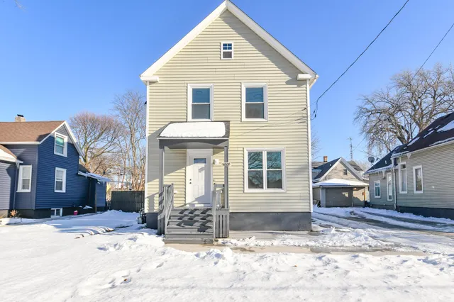 $280,000 | 5807 20th Avenue, Kenosha, WI 53140