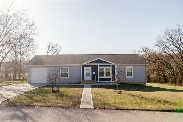$298,000 | 1121 North 6th Street, Atchison, KS 66002