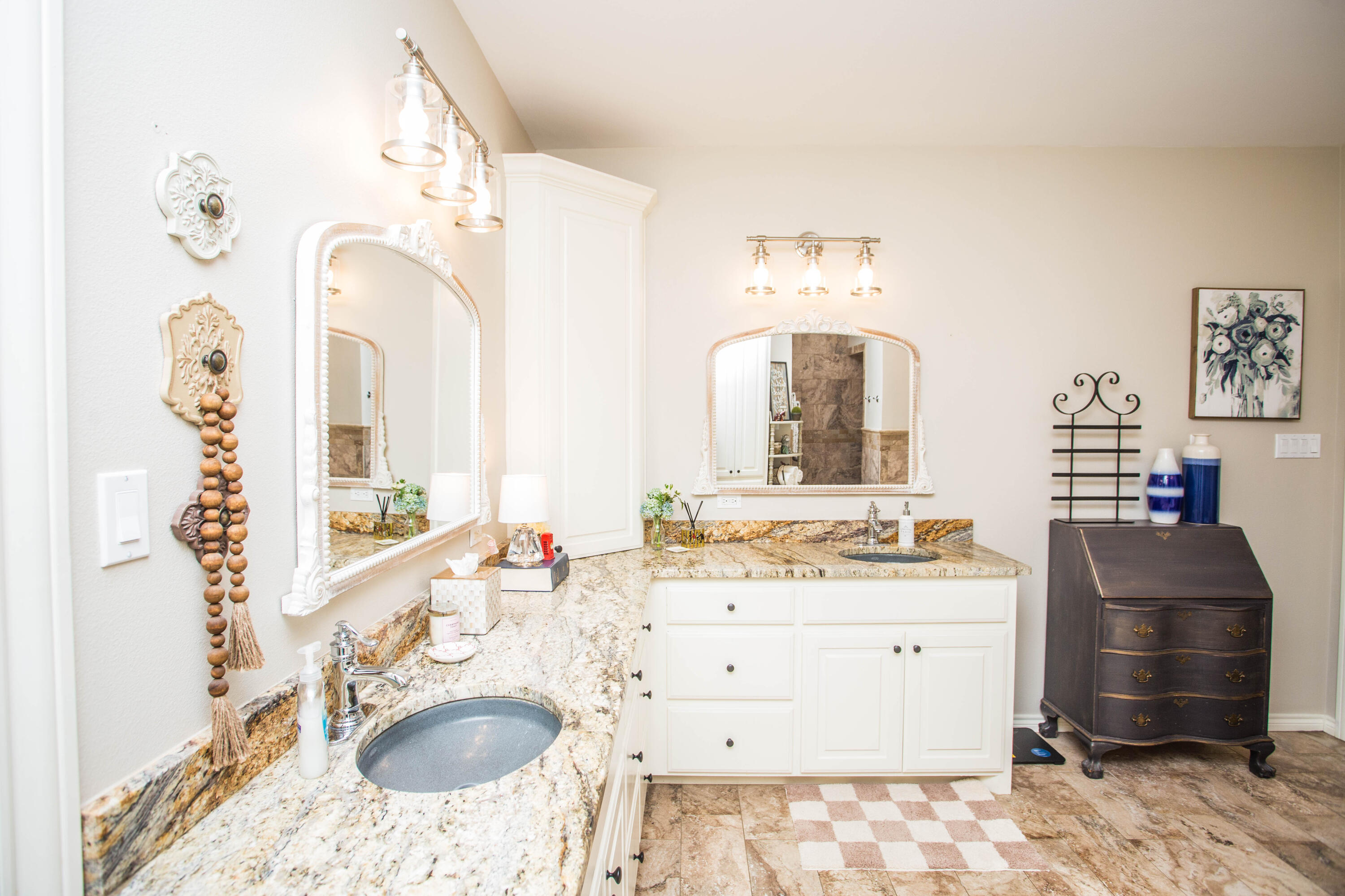 6018 87th Street Lubbock, TX 79424 - Photo 33 of 98 a bathroom with a sink double vanity