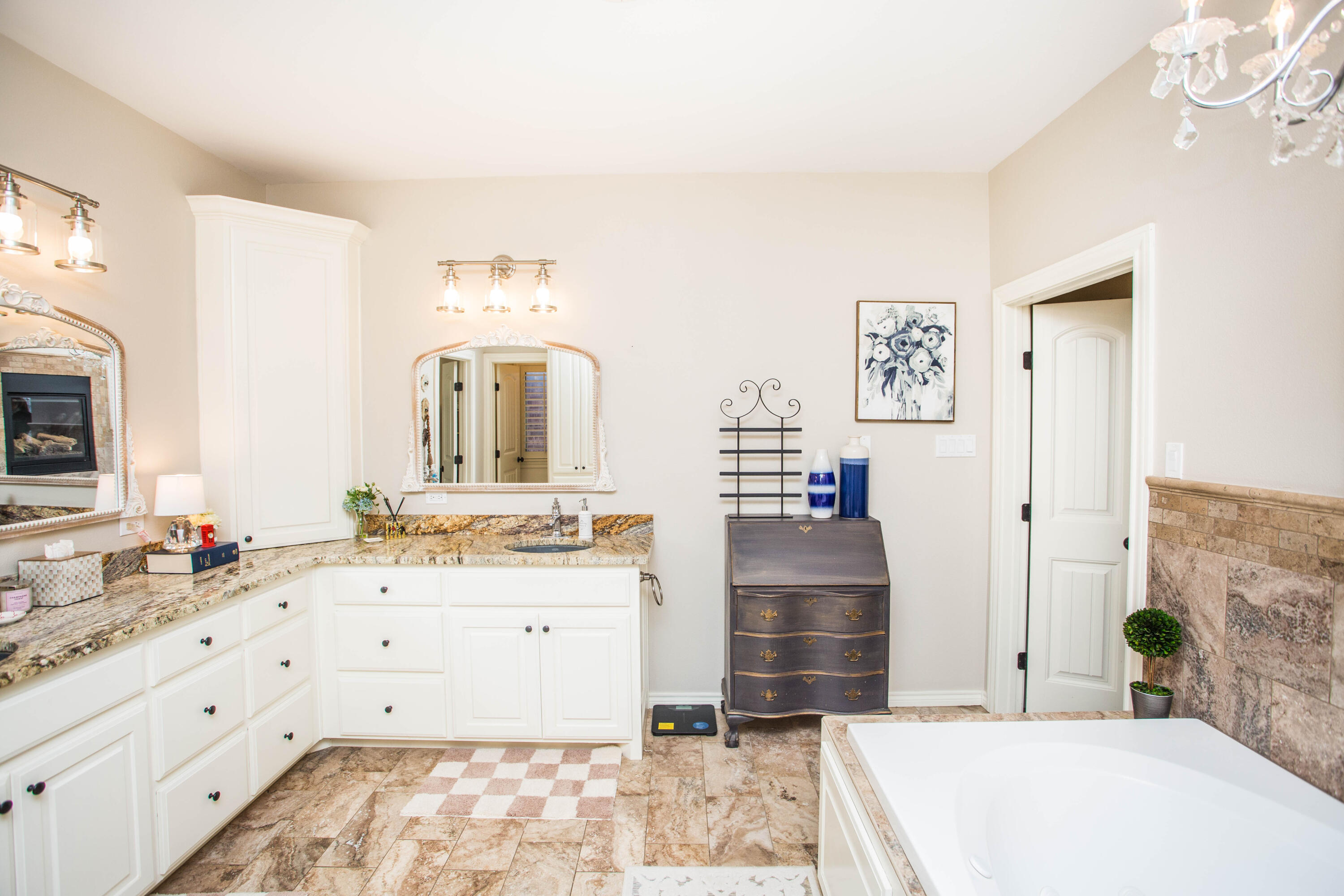 6018 87th Street Lubbock, TX 79424 - Photo 38 of 98 a spacious bathroom with a double vanity sink mirror and