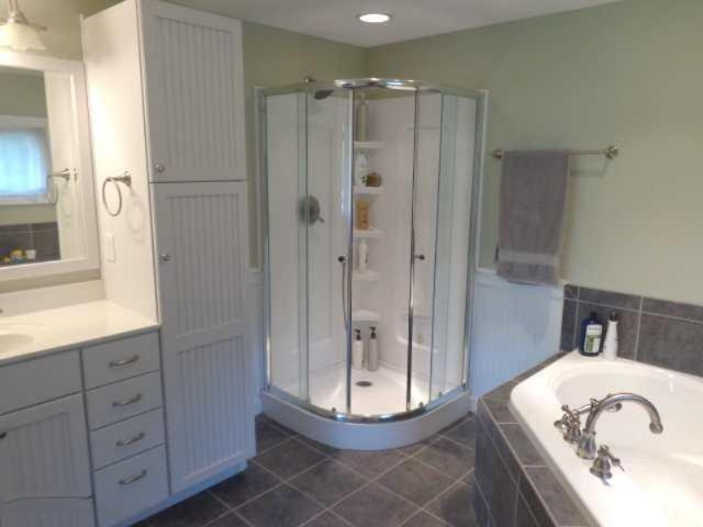 2835 Copp Road Niles, MI 49120 - Photo 25 of 40 master bath