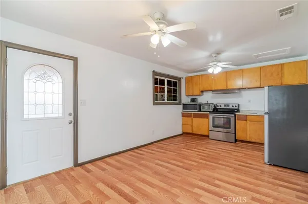 $2,500 | 13333 Gladstone Avenue, Sylmar, CA 91342