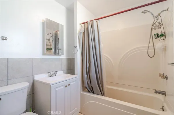 $2,500 | 13333 Gladstone Avenue, Sylmar, CA 91342