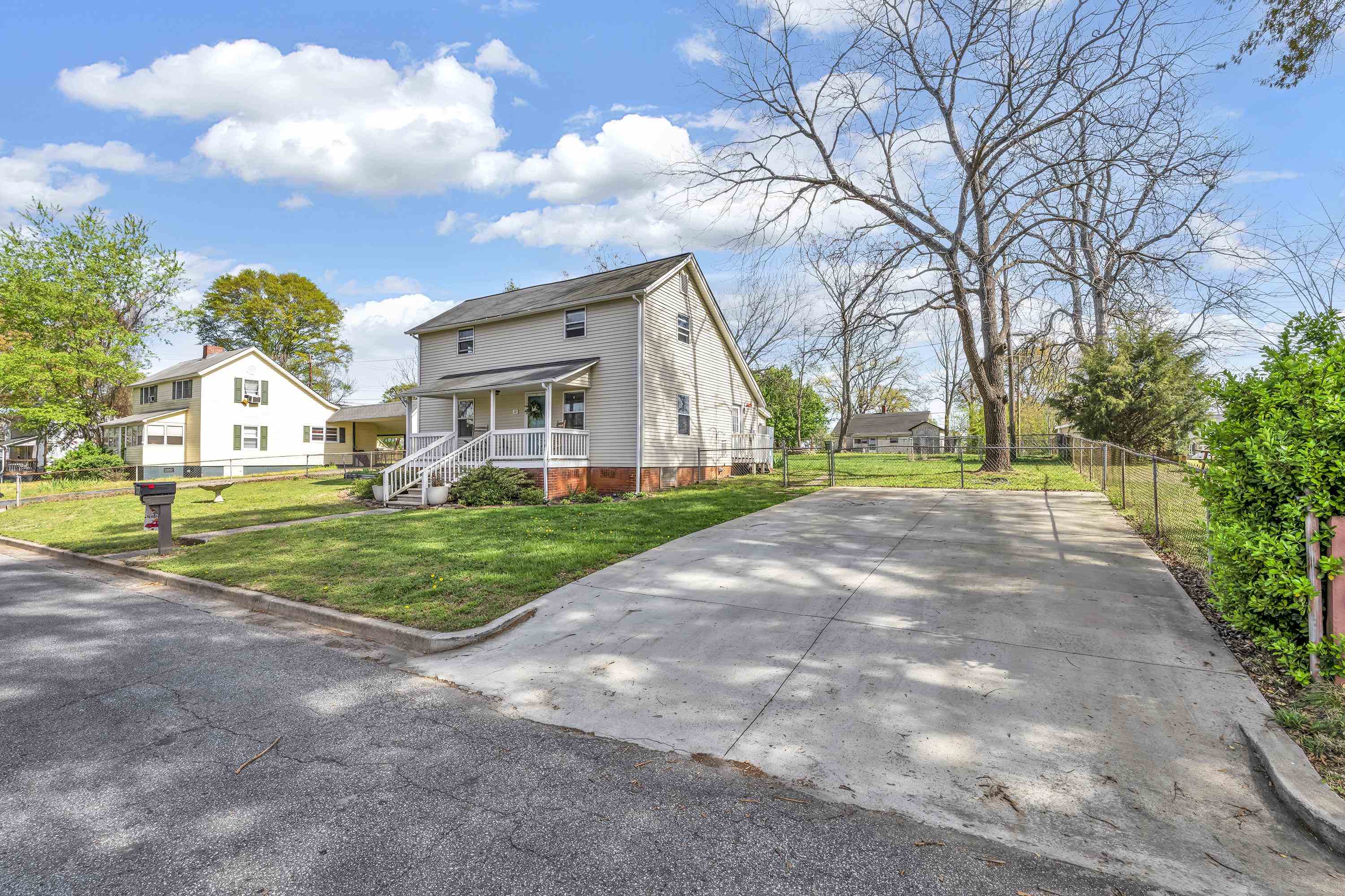 12 State Rd S-42-2453 Inman, SC 29349 - Photo 1 of 25