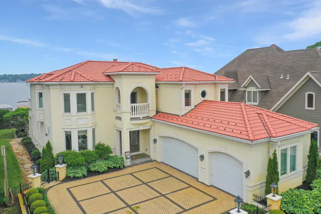 $1,500,000 | 68283 Park Shore Drive, Edwardsburg, MI 49112