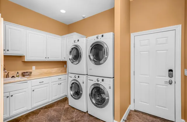 $1,500,000 | 68283 Park Shore Drive, Edwardsburg, MI 49112