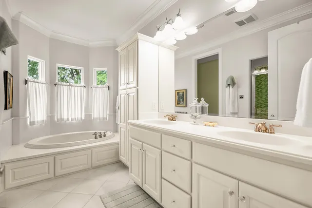 $1,500,000 | 68283 Park Shore Drive, Edwardsburg, MI 49112