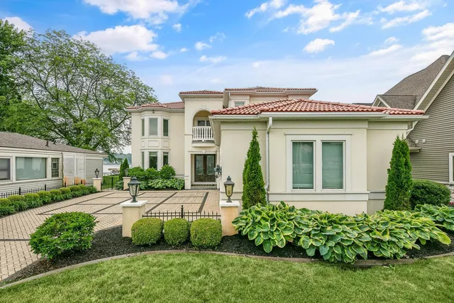 $1,500,000 | 68283 Park Shore Drive, Edwardsburg, MI 49112